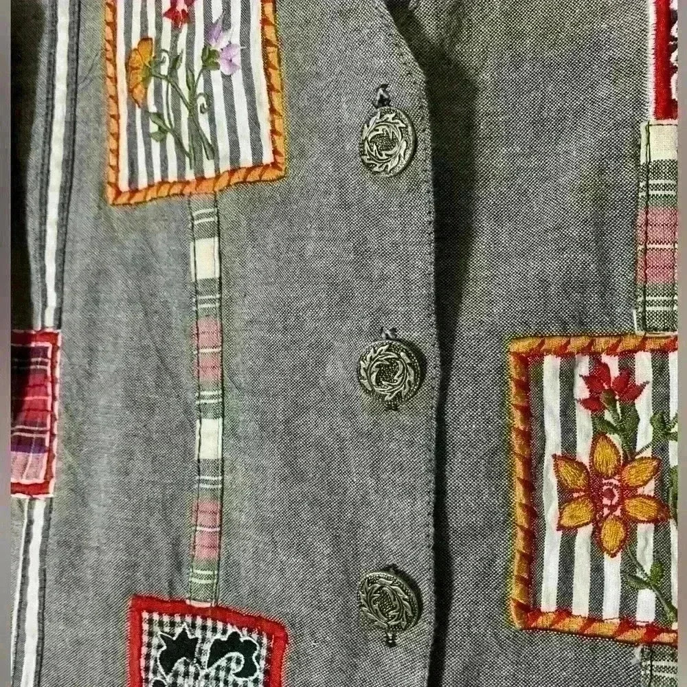 Vintage Grey vest with patchwork flowers - Picture 3 of 6